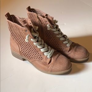 Report Hagen Booties